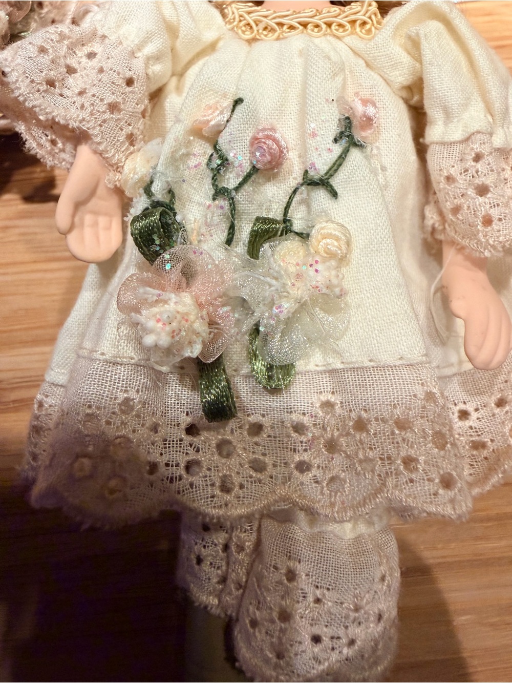 Kurt Adler Porcelain Victorian Girl Doll Ornaments in Cream and Pink - Picture 10 of 11
